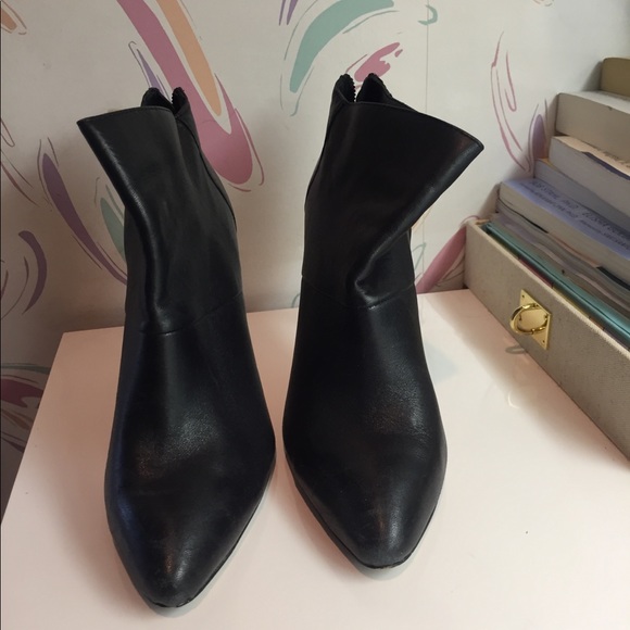 Shoes - Picture 2 of 4